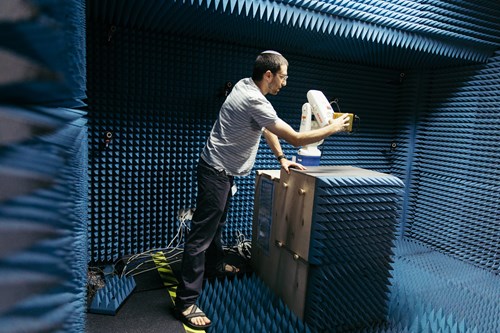 GM Israel  Employee working with robot